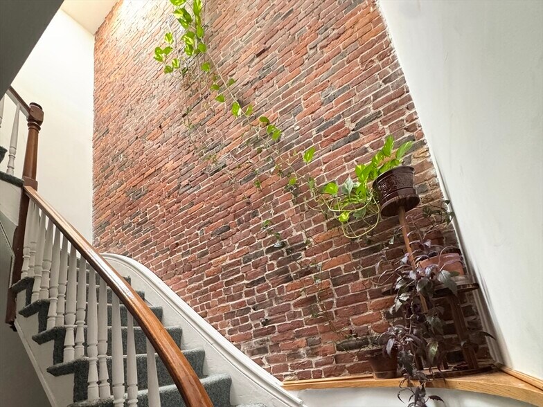 Building Photo - 172 Bunker Hill St