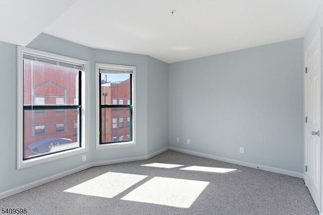 Building Photo - 160 Lafayette St