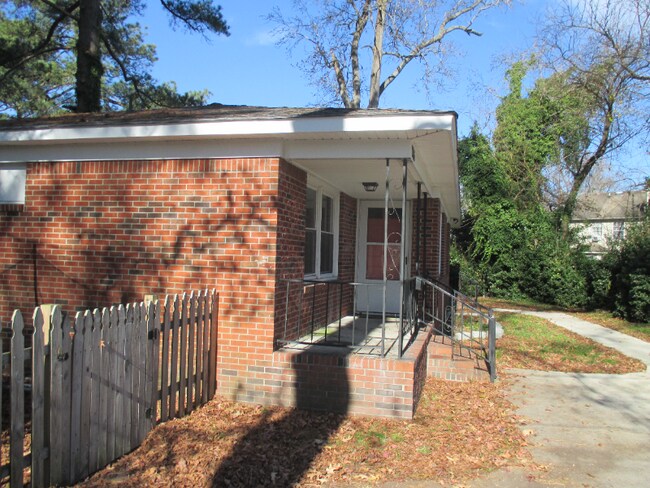 Building Photo - 216 Dulwich Crescent