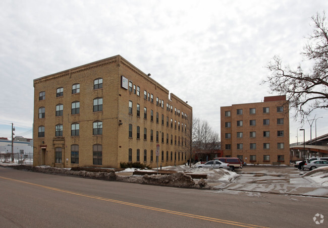 Primary Photo - Evergreen Residence