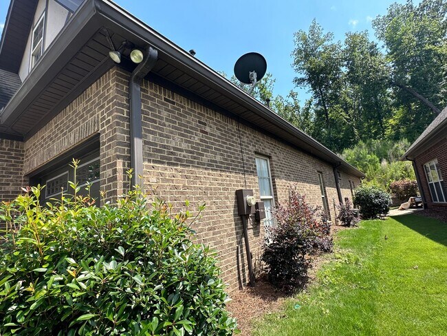 Building Photo - 358 Kingston Cir