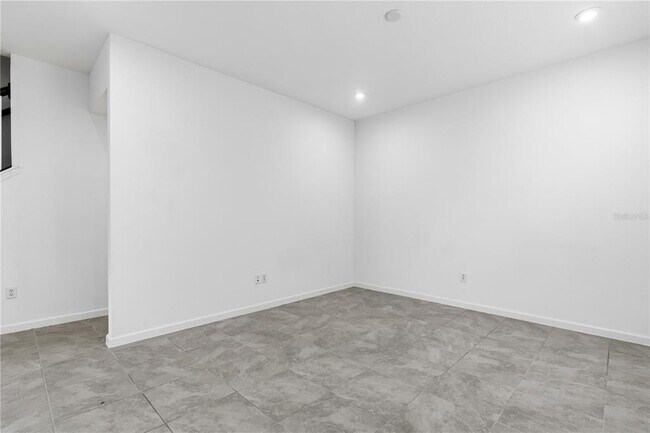 Building Photo - 1124 Lakeshore Breeze Pl