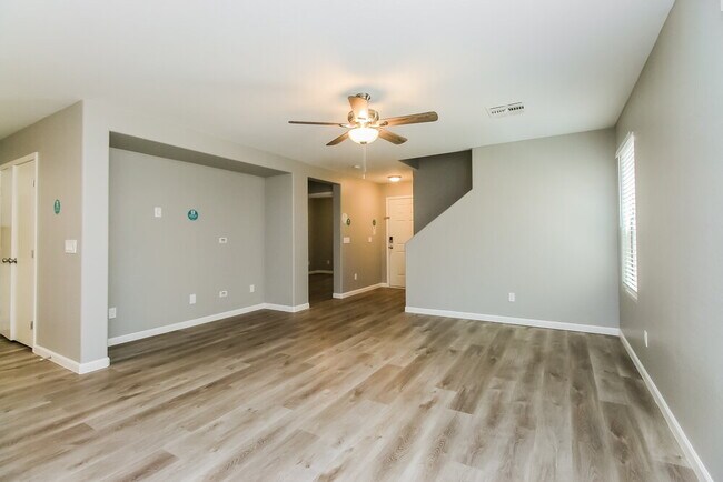 Building Photo - 1065 S Cheshire Ln