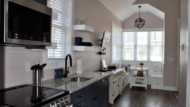 Building Photo - 230 Leeward Way