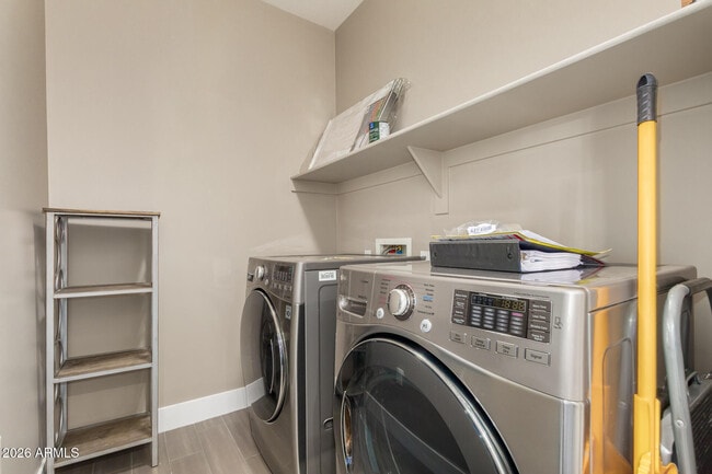 Building Photo - 4803 N Woodmere Fairway