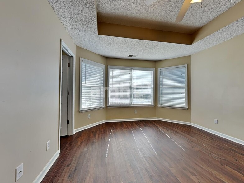 Building Photo - 620 College Park Cir