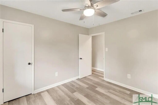 Building Photo - 302 Larbre Rd