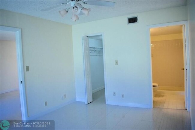 Building Photo - 9431 Boca Cove Cir