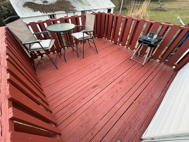 Building Photo - Gertrude 1