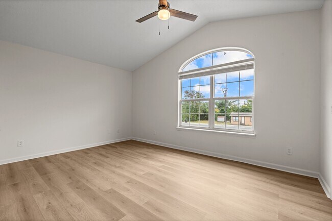 Building Photo - 5115 E 11th St