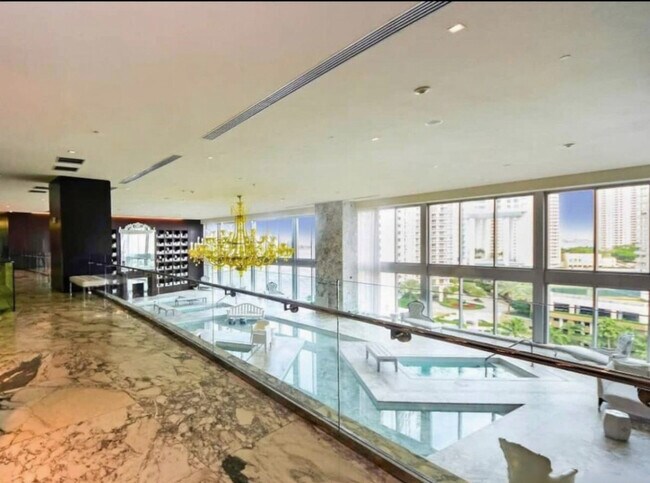 Building Photo - 501 Brickell Ave