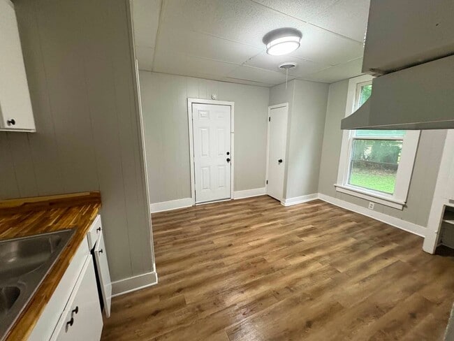 Building Photo - 808 Tyus St