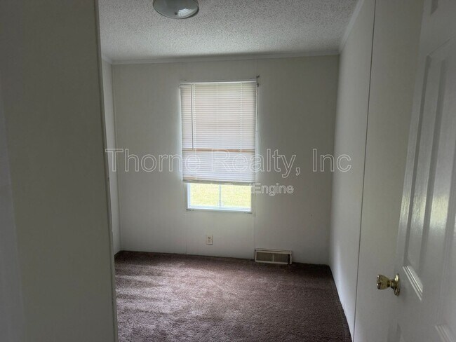 Building Photo - 162 Matts Ln