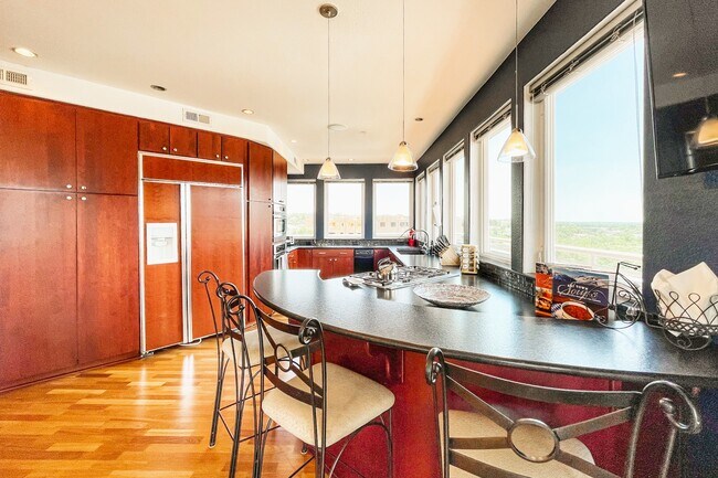 Building Photo - 287 E Fountain Blvd