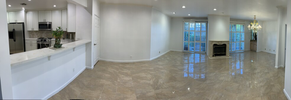 Building Photo - 458 N Oakhurst Dr