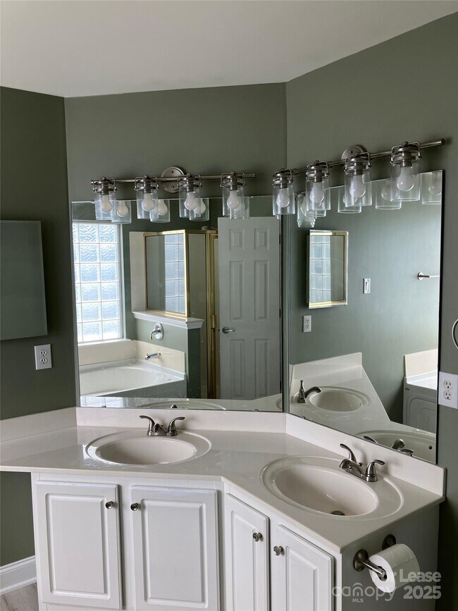 Building Photo - 12503 Twelvetrees Ln