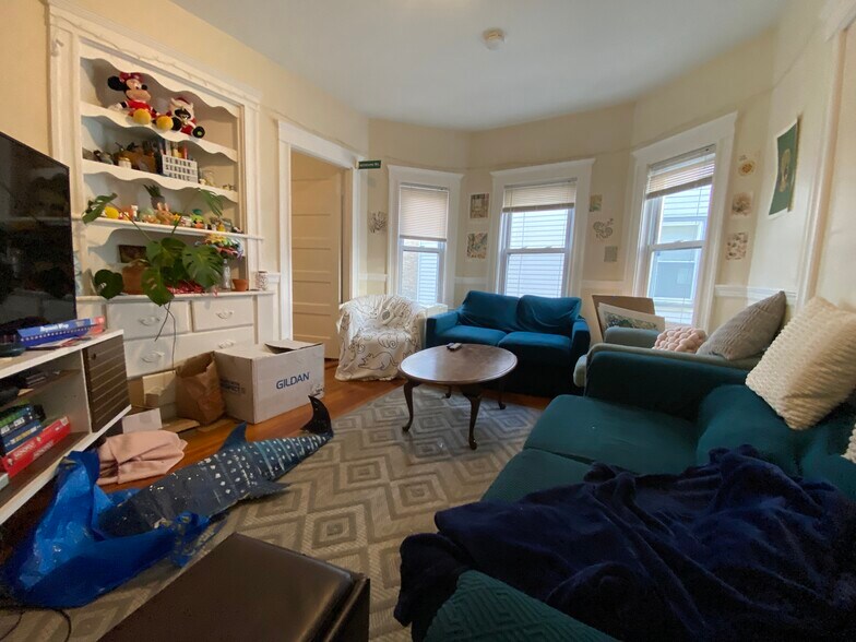 Primary Photo - 300 Boston Ave