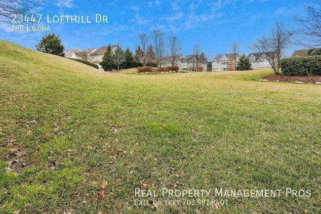 Building Photo - Beautifully Maintained 7 Bedroom 6 Bath Ho...