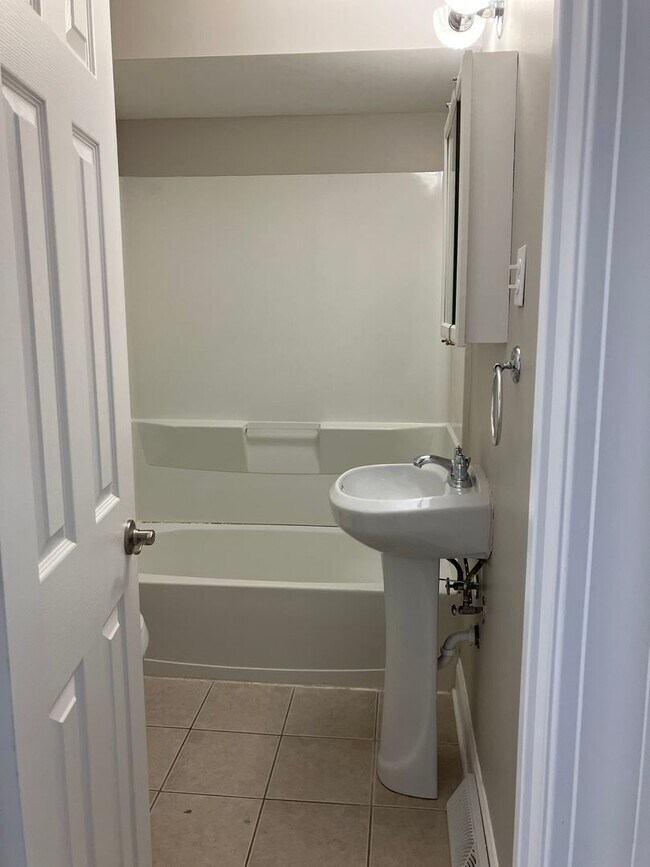 Building Photo - 2406 Triplett Blvd