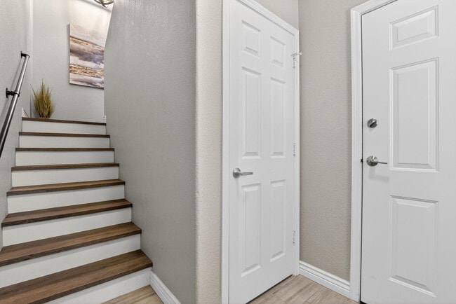 Building Photo - 7401 W Arrowhead Clubhouse Dr