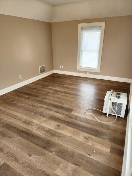 Building Photo - 281 S Powell Ave