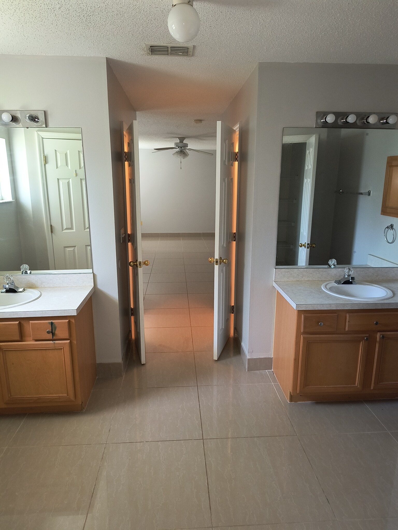 MASTER BATH VANITY - 925 SW Gwendolen Ter