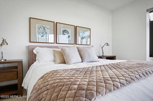 Building Photo - 739 Spinnakers Reach Dr