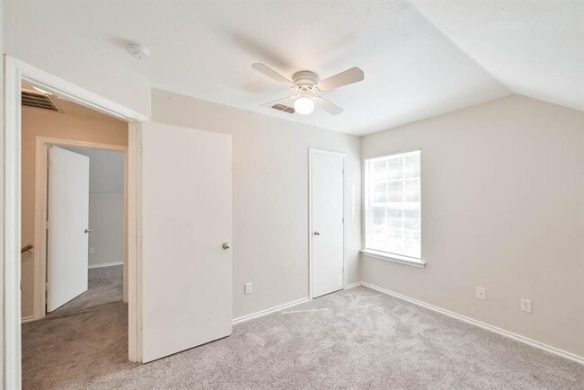 Building Photo - 510 Kings Way Dr