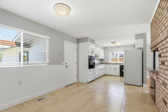 Building Photo - Wow! What a Great Home! Available Now!