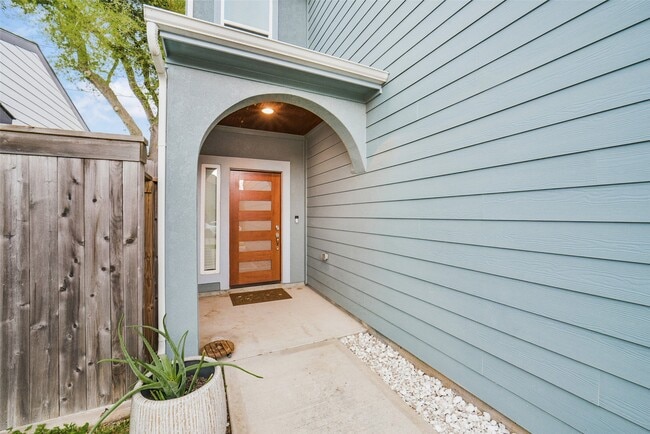 Building Photo - 10242 Bridgeland Ln