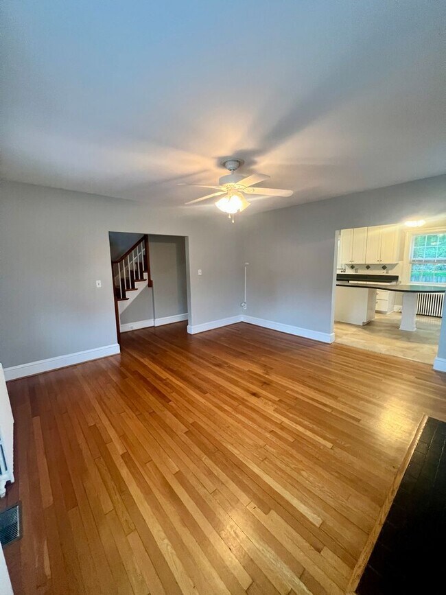 Building Photo - Beautiful Four Bedroom House, Right Off Grove and Patterson!! Lawn Care Included!!