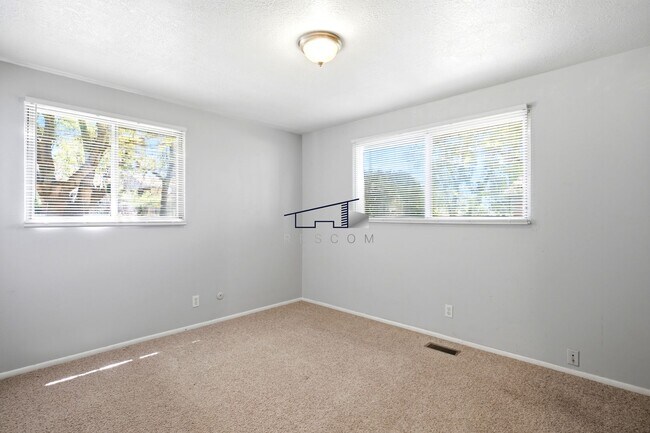 Building Photo - 4850 S Duplex