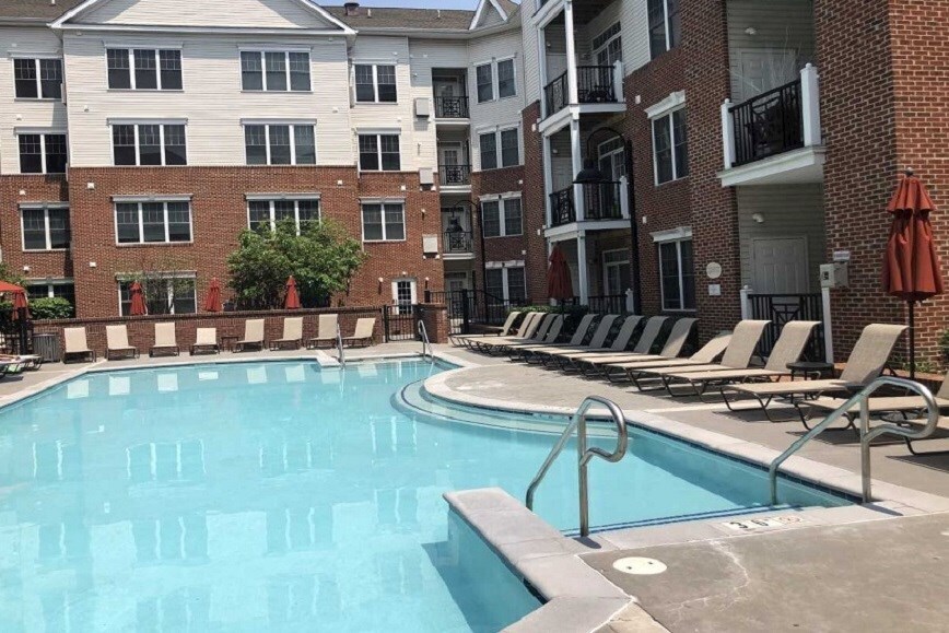 Building Photo - 350 W Elm St