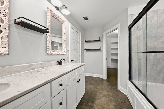 Building Photo - 32590 Weiss Rd