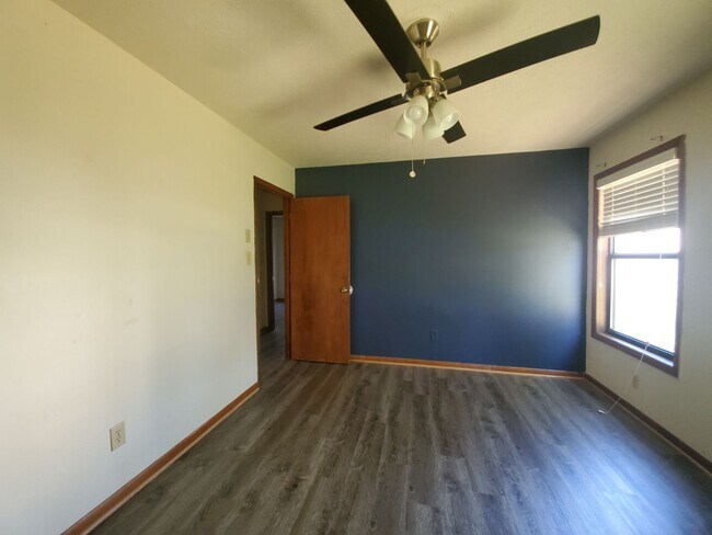 Building Photo - 545 Auburndale Ln