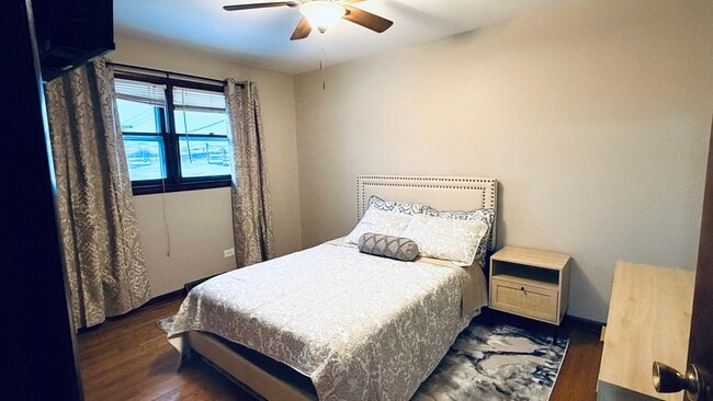 Building Photo - 9323 80th Ct