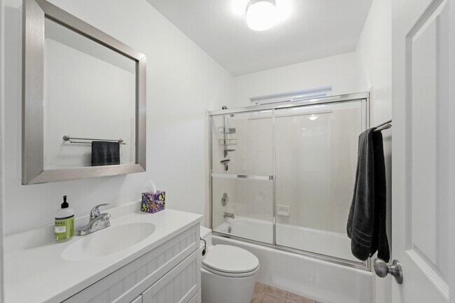 Building Photo - 12 E 500 S