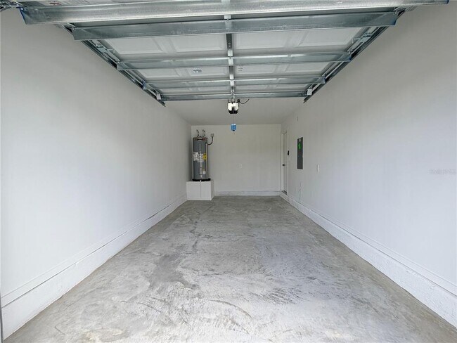 Building Photo - 842 Lynx St