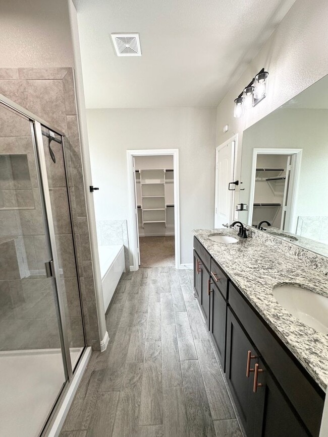 Building Photo - 4 Bed 3.5 Bath Ready To Rent ASAP! 6 Month...