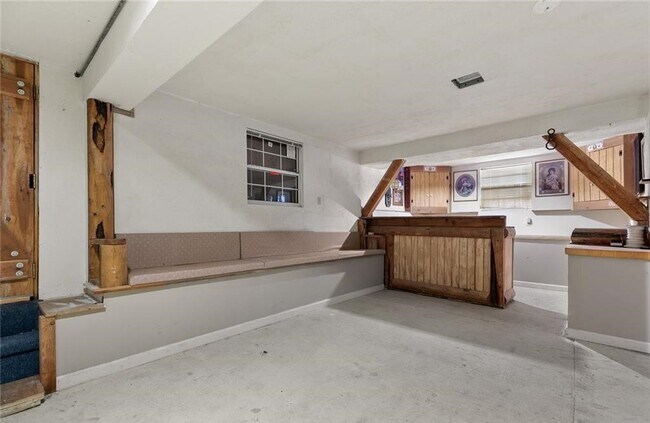 Building Photo - 15921 Wildwood Dr