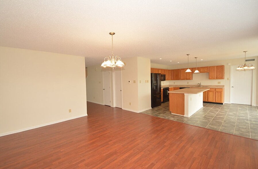 Building Photo - 14289 Weeping Cherry Dr