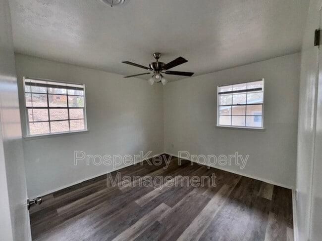 Building Photo - 4704 Estonia St