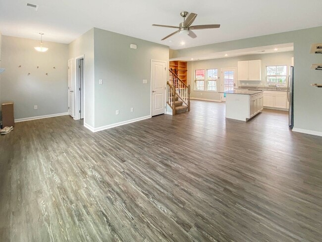 Building Photo - Modern 3-Bedroom in FoxCreek!