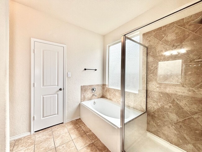 Building Photo - 3314 Candleside Dr