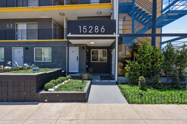 Building Photo - 15286 Sutton St