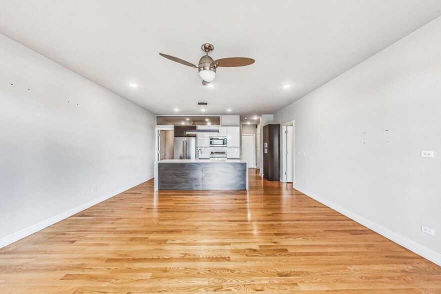 Building Photo - 1641 W Grand Ave