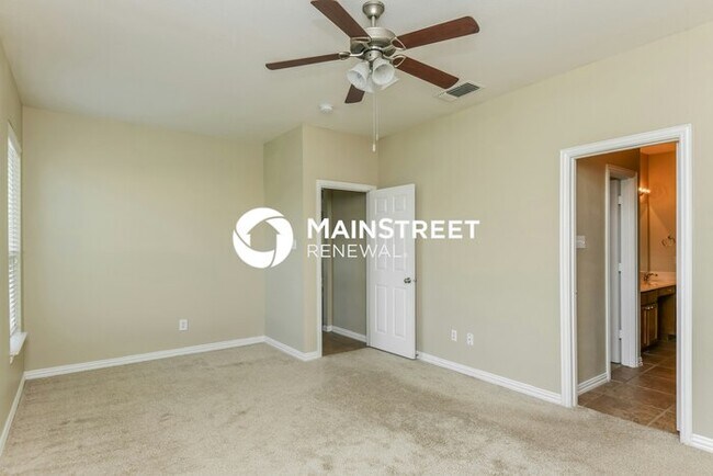 Building Photo - 3 Bedroom Pet-Friendly Home in Crowley, TX with Main Street Renewal