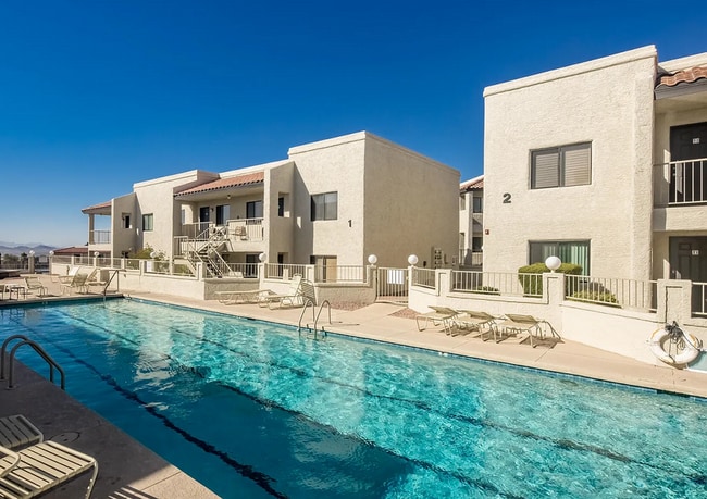 Building Photo - Studio/Condo Recently updated