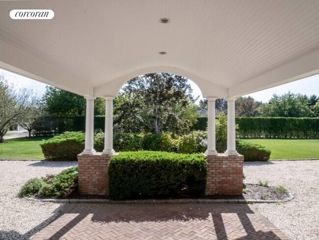 Building Photo - 7 Halsey Farm Dr