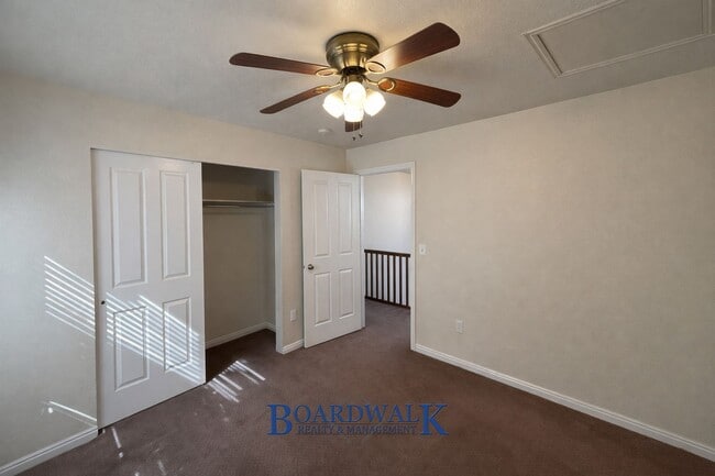 Building Photo - Quiet Riverton 3 Bed Home – Garage & Yard